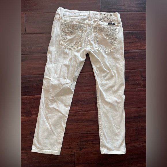 Miss Me Capri 28 - Picture 3 of 4